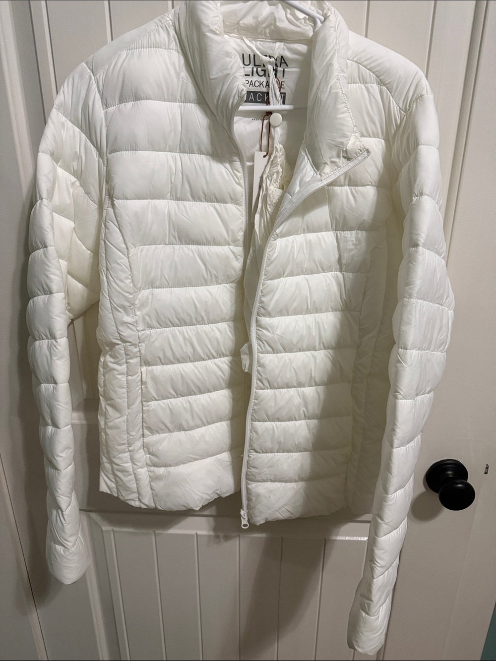Love Tree Women's White  Puffer Jacket Size L. lightweight Comfort